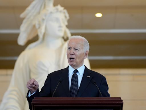 Biden condena resurgimiento del antisemitismo en ceremonia de recordación del Holocausto