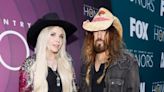 Billy Ray Cyrus accuse sa femme Firerose de maltraitance