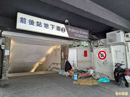 新竹火車站地下道變街友「岩盤浴」 行人嘆無路可走、也不敢走