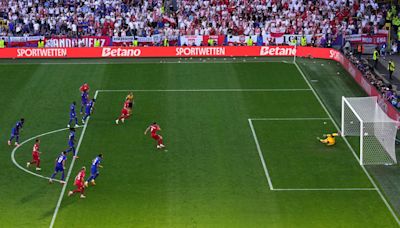 ¿Es legal la finta de Lewandowski en el penalti? ¿Debió anularse el gol? Iturralde analiza toda la polémica del Francia-Polonia