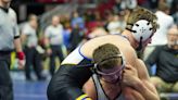 New London's Dom Lopez is Iowa high school wrestling's new all-time wins leader, other Class 1A notes