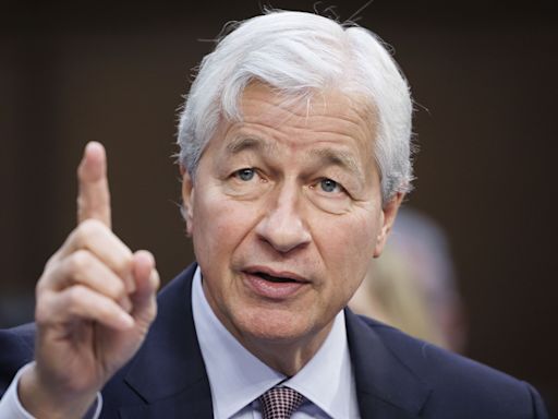 Jamie Dimon urges JPMorgan staff to engage in ‘constructive dialogue’ after Trump assassination attempt