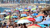 Warning to Brits going to Spain amid new beach umbrella scam