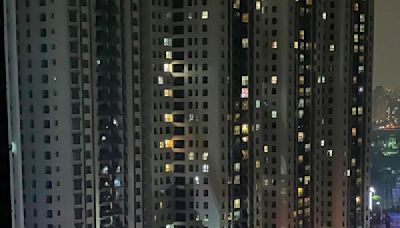 新竹市25樓住宅火警2消防殉職 再入火場搜救｢氧氣瓶耗盡｣倒臥樓梯
