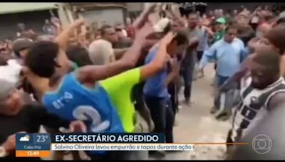 Moradores fazem manifestação durante operação da prefeitura e da PM na Cidade de Deus, e ex-secretário do Rio é agredido