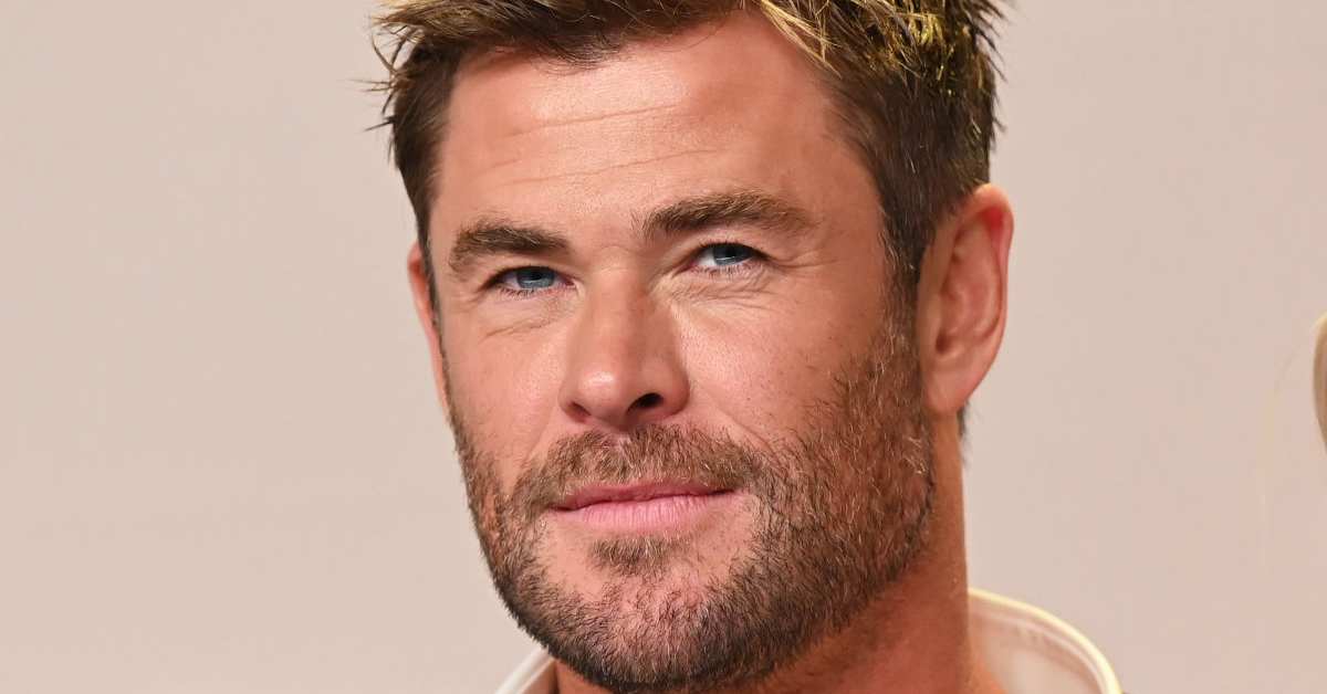 Chris Hemsworth Poses With Wife and Twin Sons on Red Carpet