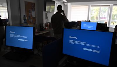¿Qué son las pantallas azules que aparecen en los ordenadores de Microsoft tras el fallo?