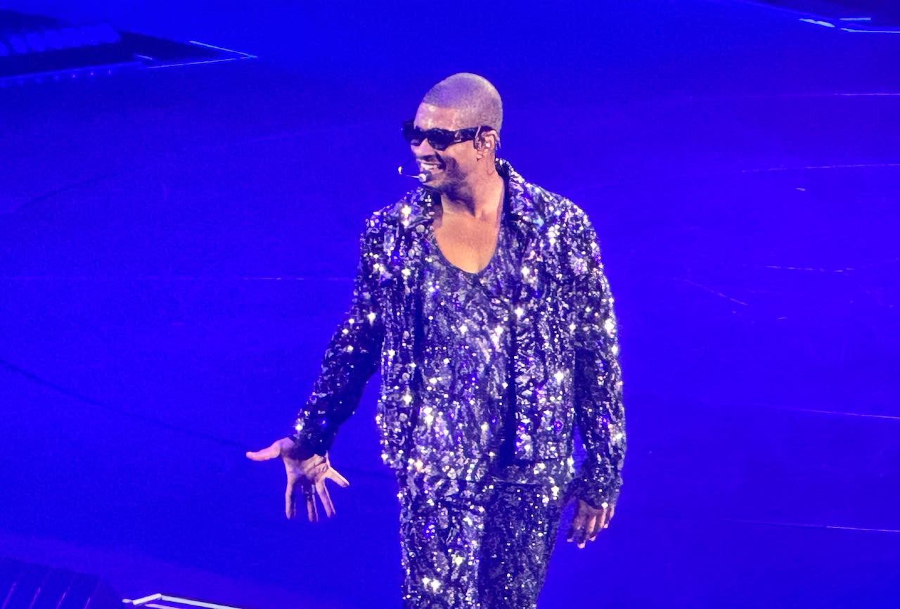 Usher delivers an OMG concert career retrospective in Detroit with a surprise guest