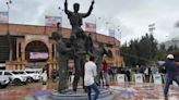 Retiran el monumento a César Rincón de la plaza de toros de Duitama