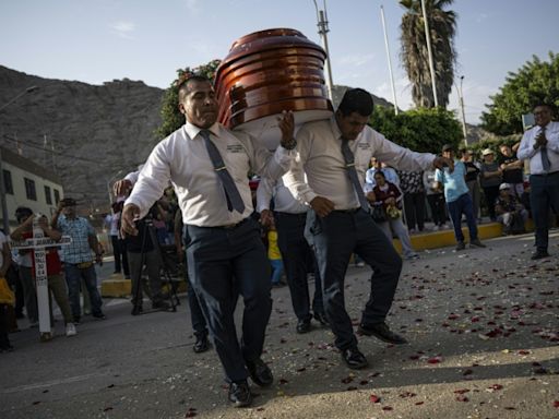 Peru’s dancing undertakers take sting out of death