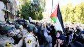 La detención de más de un centenar de estudiantes propalestinos eleva la tensión en las universidades de California