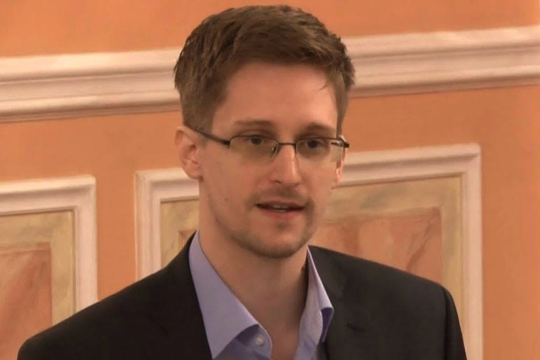 Edward Snowden Echoes Richard Stallman's Warnings On Proprietary Software After User Says 'Adode Can Not Be Trusted'