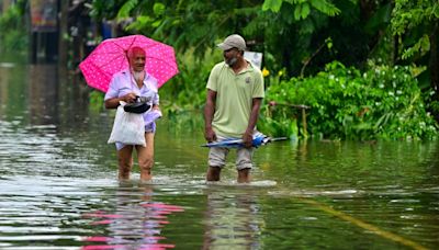 Sri Lanka monsoon floods kill 14, schools shut