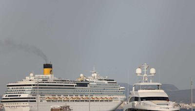 À Santorin, les bateaux de croisière pointés du doigt