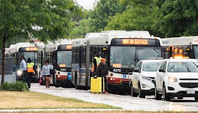 Democrats expect Republican leaders to send more buses of migrants to Chicago before the DNC