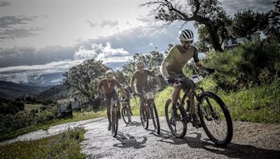 Cristina Granados (GR 100 Ciudad Real) y Juan Utrero (Ecopilas) ganan la ruta BTT ‘4 lobos y 3.000 buitres’