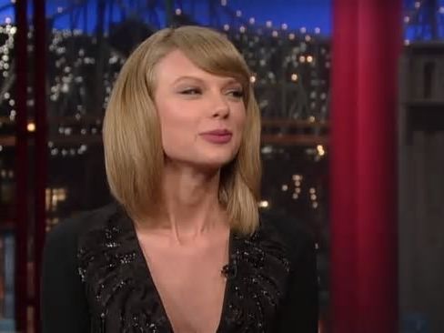 Taylor Swift Was Visibly Emotional Over The Audience's Reaction To Her Intro On The Late Show With David Letterman