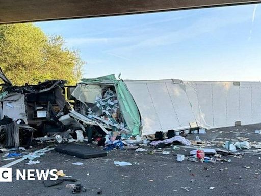 M40: Motorway shut after lorry overturns near Bicester