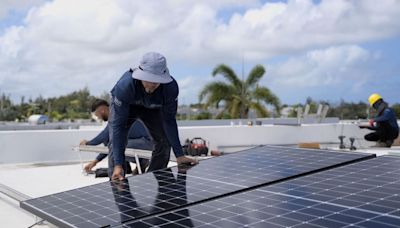 El auge de la energía solar en Puerto Rico está en riesgo, advierten sus defensores