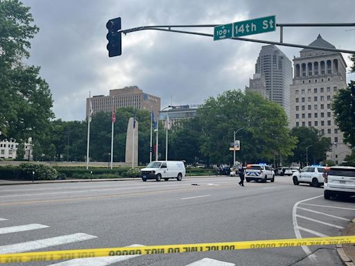 1 dead after St. Louis police officer opens fire on gunfight between 2 people in downtown St. Louis, law enforcement source says