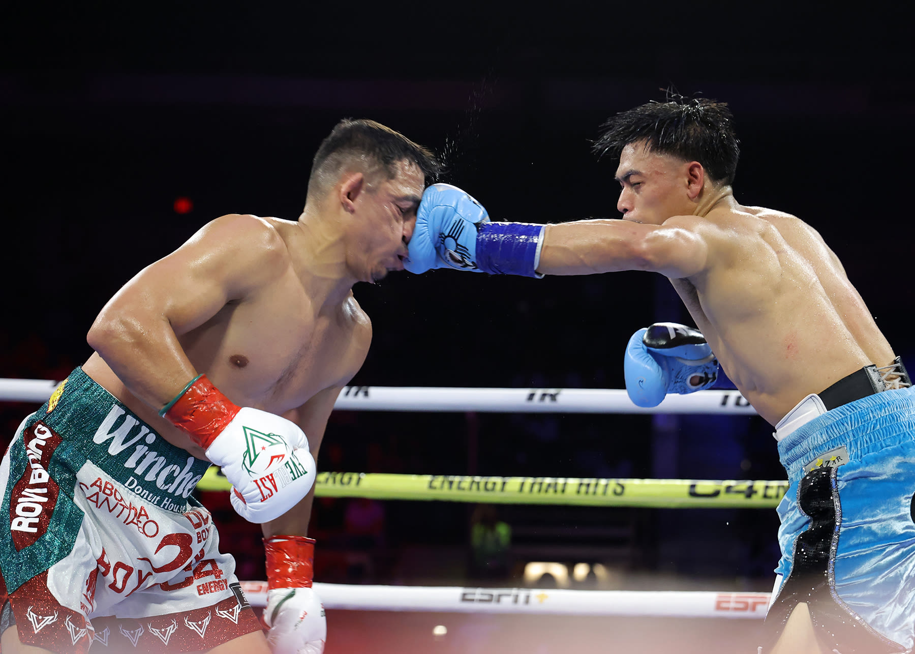 Angelo Leo pulls out wild one-punch knockout to stun Luis Alberto Lopez, win IBF featherweight title