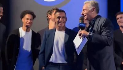 Alexis Sánchez saca risas a sus compañeros en festejo del Inter: ¿señal de que se queda?