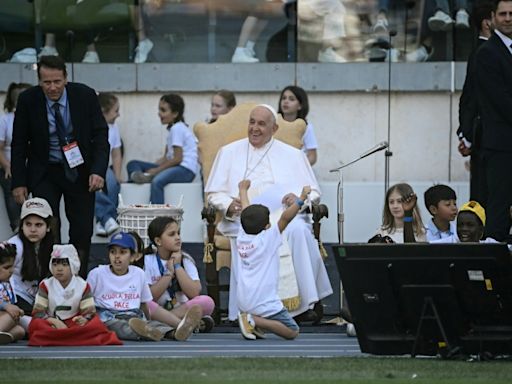 El papa da el saque inicial a la primera Jornada Mundial de los Niños