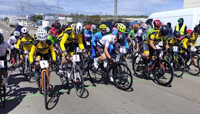 Trofeo de Escuelas y de Cadetes de ciclismo para celebrar San Jorge sobre ruedas