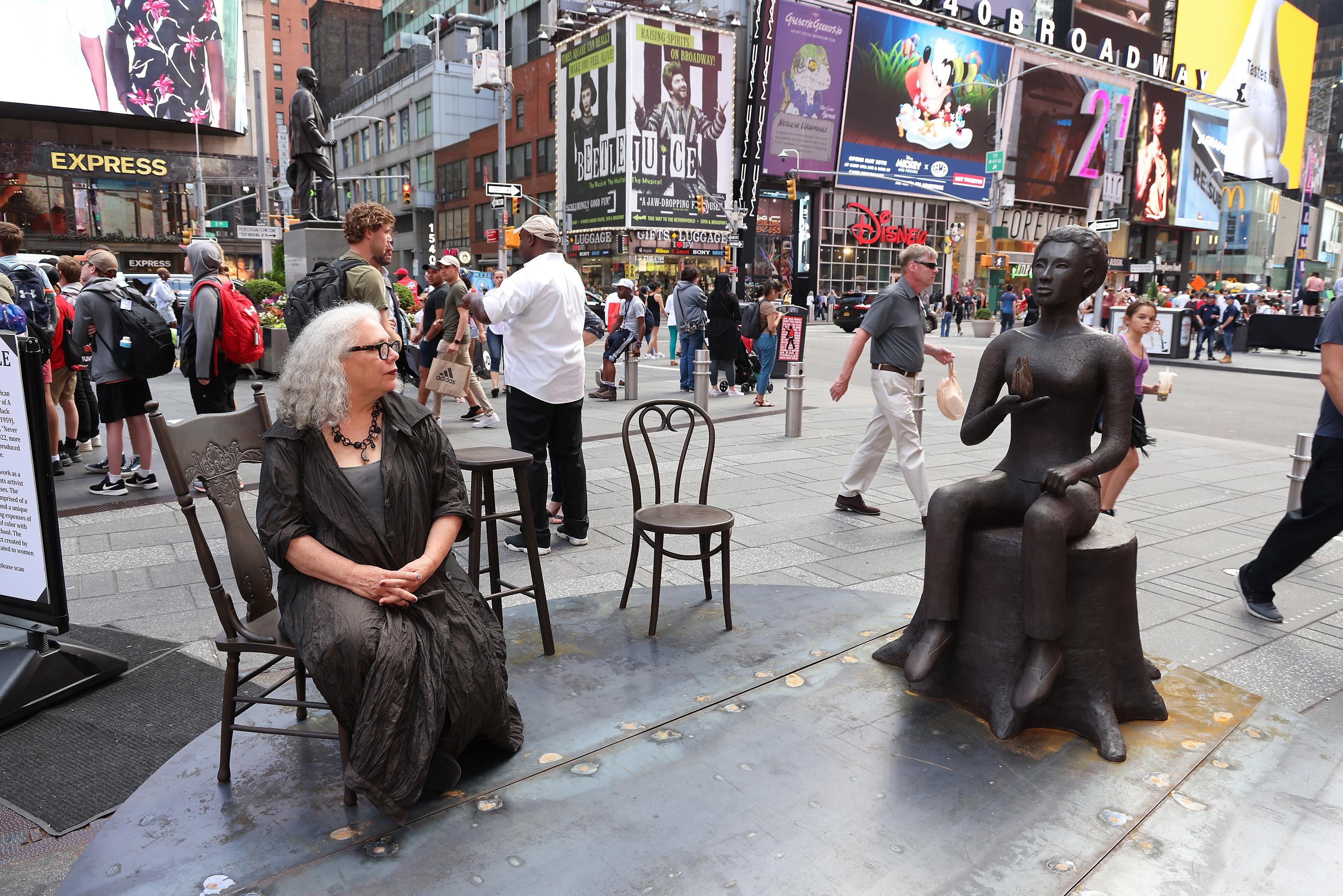 Bronze statue of Chicago playwright Lorraine Hansberry coming home