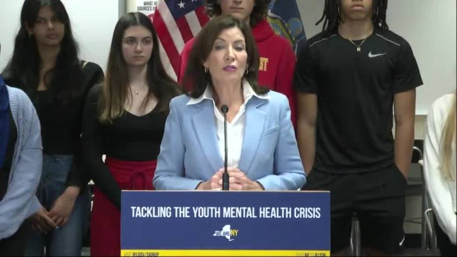 Hochul talks mental health with Williamsville students