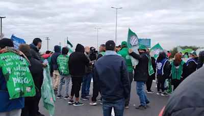 Incidentes en Córdoba: la Gendarmería busca desalojar el bloqueo de ATE del acceso al aeropuerto | Policiales