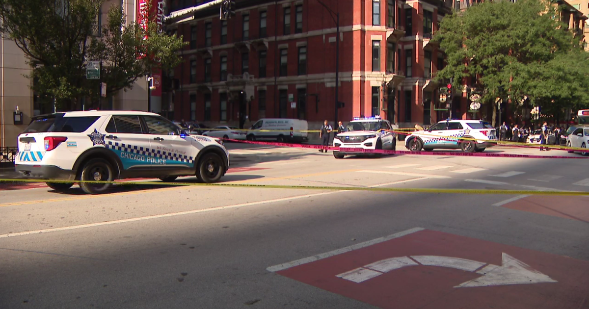 2 wounded in shooting at Chicago and Wabash avenues on Chicago's Near North Side