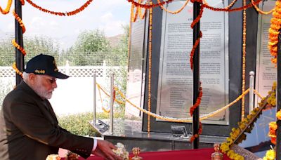 On Kargil Vijay Diwas, Modi hails Agnipath, targets Opposition