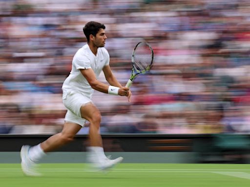 El punto increíble de Carlos Alcaraz en Wimbledon: una defensa genial y el pase a los cuartos de final