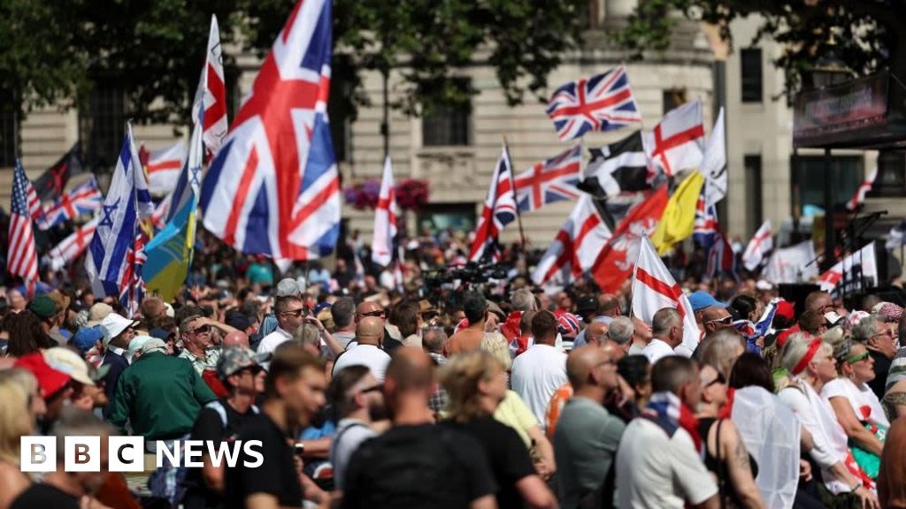 Thousands join Tommy Robinson march in London