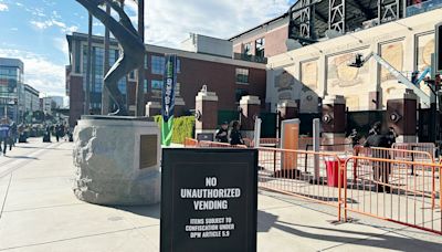 San Francisco tries, fails to stop hot dog vendors outside SF Giants games