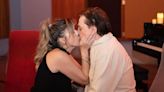 Fábio Jr posa aos beijos com a mulher e se declara: 'Que sorte a minha' | Celebridades | O Dia