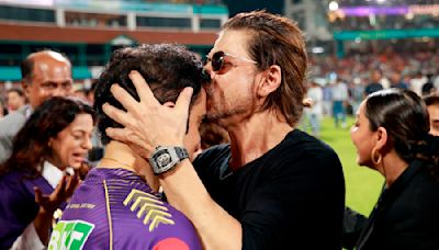 That SRK Kiss On Gambhir's Forehead!!!