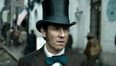 ‘Manhunt’ may turn up another Emmy nomination for Tobias Menzies