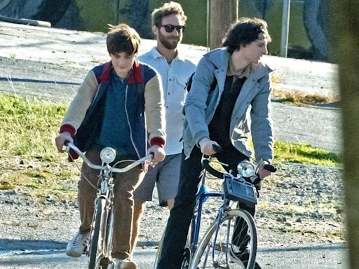 Stranger Things' Noah Schnapp and Finn Wolfhard are all grown up on season 5 set