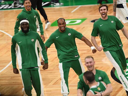 Un triple desde el propio campo para la historia y otros récords de la final de la NBA