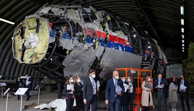 “Vi gente cayendo del cielo”. A 10 años del derribo del vuelo MH17: una tragedia en la que murieron 298 personas y conmovió al mundo