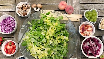 Les 7 conseils d'une diététicienne pour équilibrer vos salades d'été sans prendre de poids