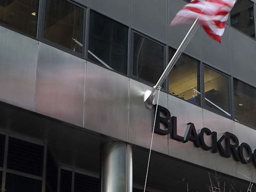 Increases to BlackRock, Inc.'s (NYSE:BLK) CEO Compensation Might Cool off for now