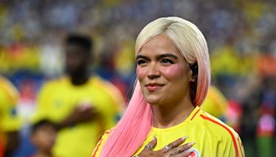 [VIDEO] Karol G se lució cantando el himno de Colombia durante la final de la Copa América