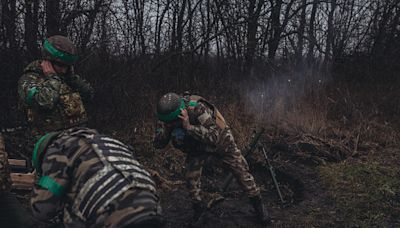 (影) 俄兵分3路包圍烏列達爾! 地雷陣與火砲退敵 烏這王牌軍成「定海神針」.....