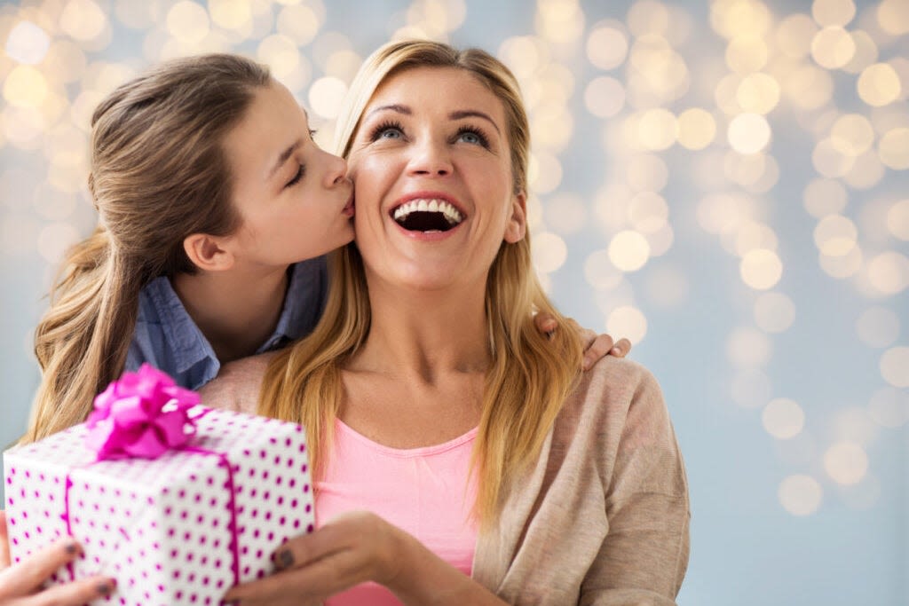 This Mother's Day Want To Surprise Your Mom In Style? 5 Gift Ideas That Will Make Her Day Memorable