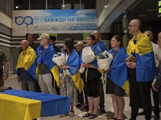 Ten Ukrainian POWs return home after being held for years by Russia