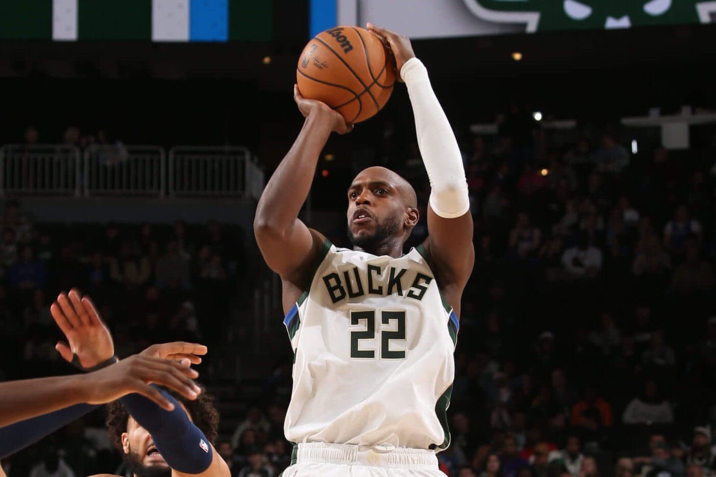 Bucks' Khris Middleton recovering from 2 ankle surgeries: Sources