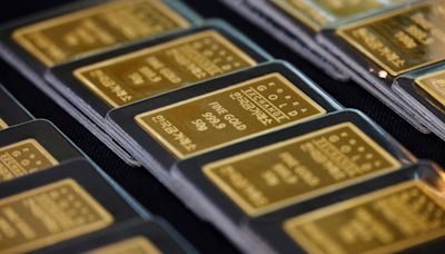 As gold hovers near record highs, some experts warn against going all in